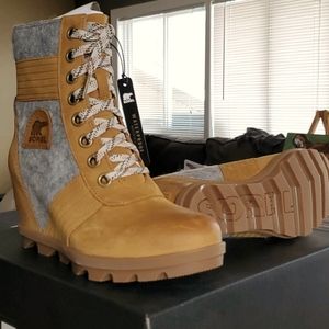 🐫 Camel Brown Lexie Wedges!!!!! So soft & 💖💖💖